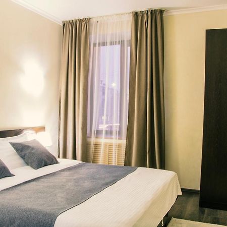 Alplaza Hotel Ust-Kamenogorsk Ngoại thất bức ảnh