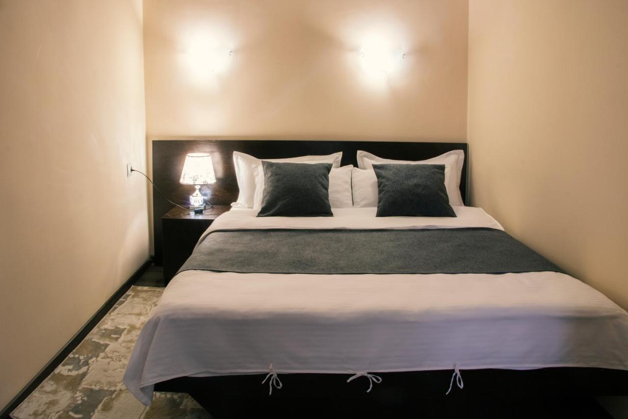 Alplaza Hotel Ust-Kamenogorsk Ngoại thất bức ảnh