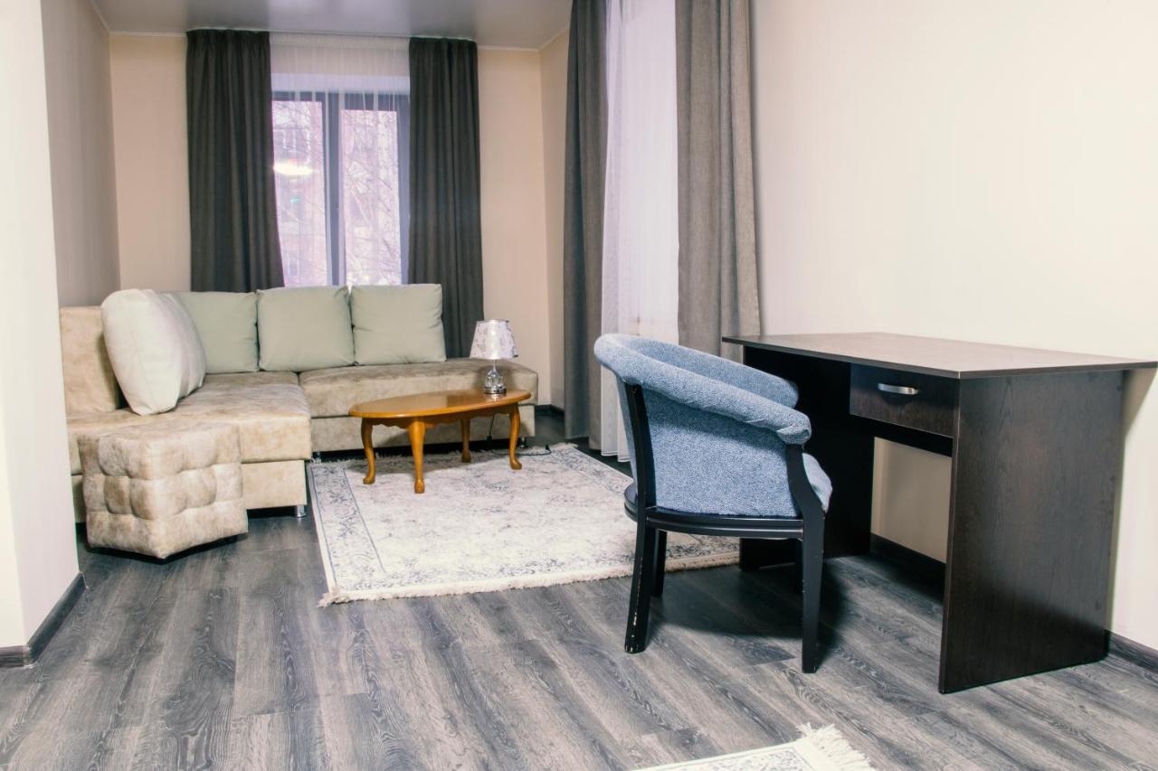 Alplaza Hotel Ust-Kamenogorsk Ngoại thất bức ảnh