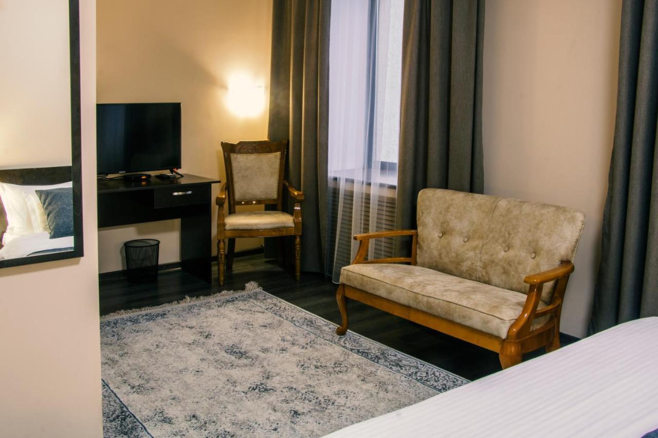 Alplaza Hotel Ust-Kamenogorsk Ngoại thất bức ảnh