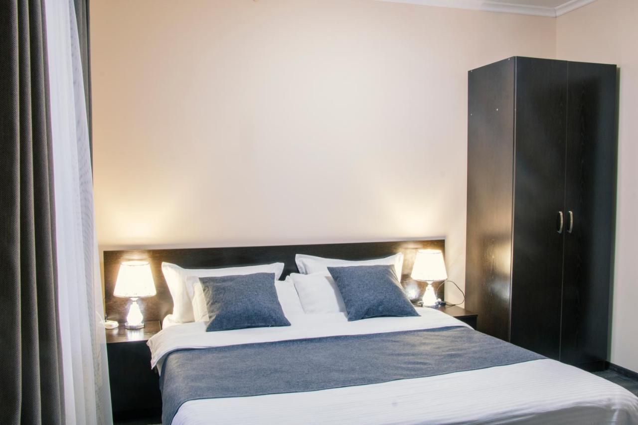 Alplaza Hotel Ust-Kamenogorsk Ngoại thất bức ảnh
