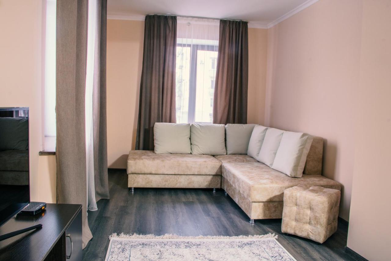 Alplaza Hotel Ust-Kamenogorsk Ngoại thất bức ảnh