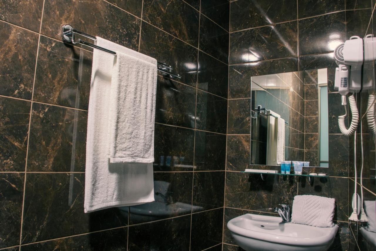 Alplaza Hotel Ust-Kamenogorsk Ngoại thất bức ảnh