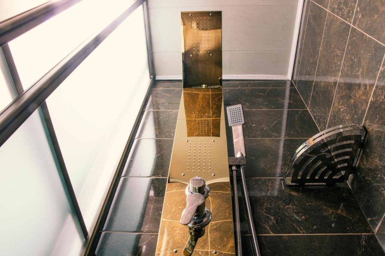 Alplaza Hotel Ust-Kamenogorsk Ngoại thất bức ảnh