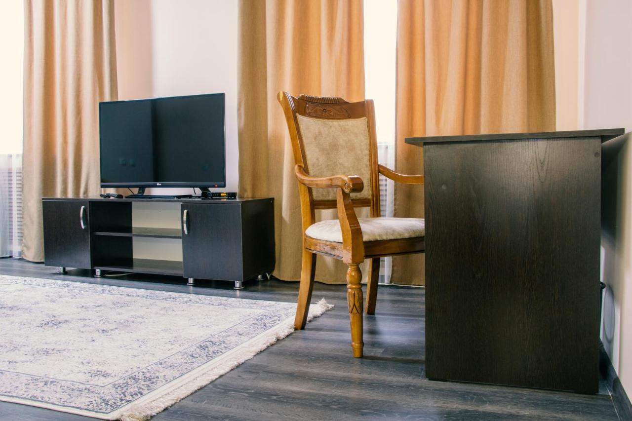 Alplaza Hotel Ust-Kamenogorsk Ngoại thất bức ảnh